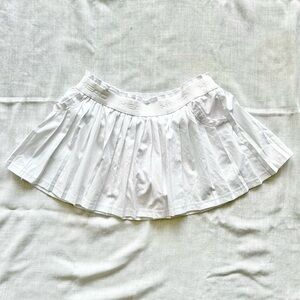 Head white pleated low rise mini skirt, size medium